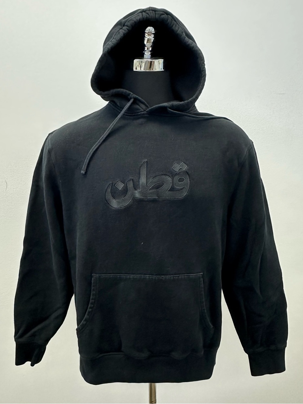 Men’s Black Graphic Hoodie Pullover Sweatshirt Arabic Print Kangaroo Pocket
